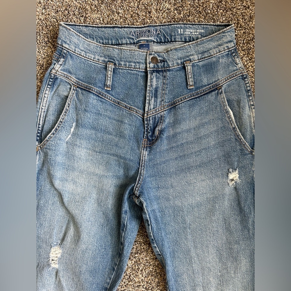 Vintage Arizona Jeans Highest Rise Mom Jean with distressing size 11 - Picture 2 of 7